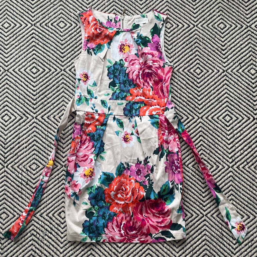 LAST CHANCE Apricot floral dress size XS